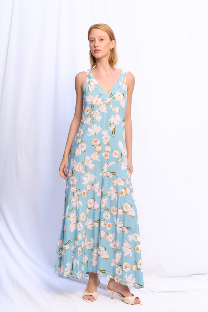 VESTIDO BRUNA CELESTE CIELO ROSAS CREMA