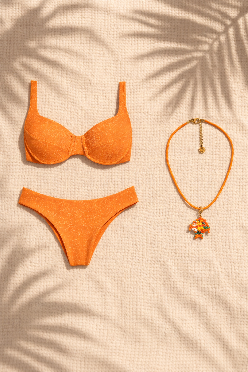 BIKINI VERO NARANJA BRILLO + BEADED FISH CHARM